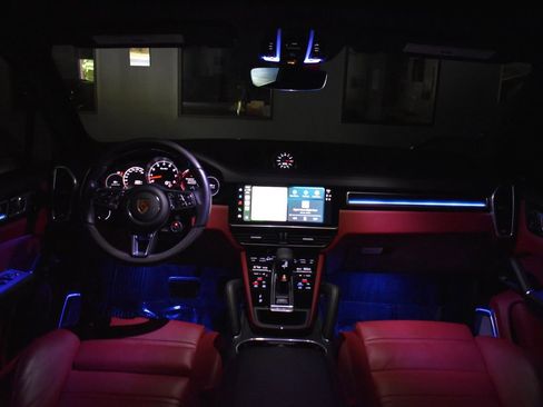 Used 2023 Porsche Cayenne Turbo w/ Premium Package Plus image 37