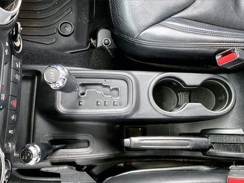 Used 2016 Jeep Wrangler Unlimited Sahara w/ Connectivity Group image 17