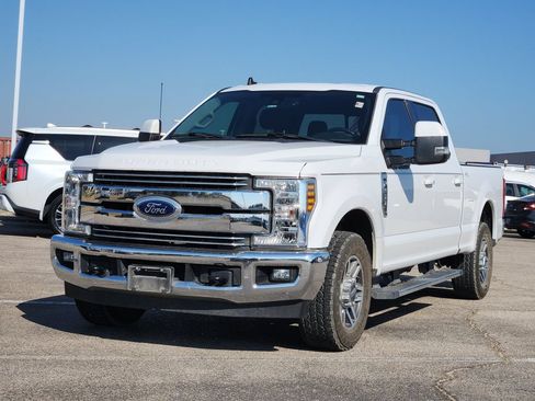 Used 2019 Ford F250 Lariat w/ Lariat Ultimate Package RWD image 2