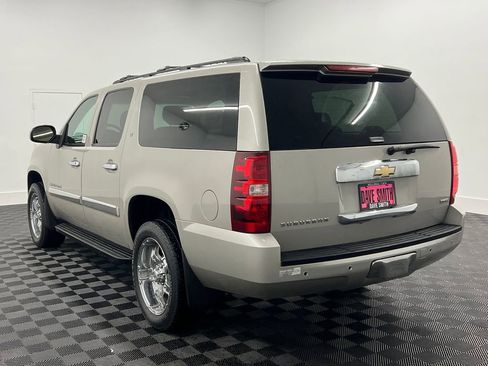 Used 2007 Chevrolet Suburban LT w/ LT Preferred Equipment Group AWD/4WD image 3