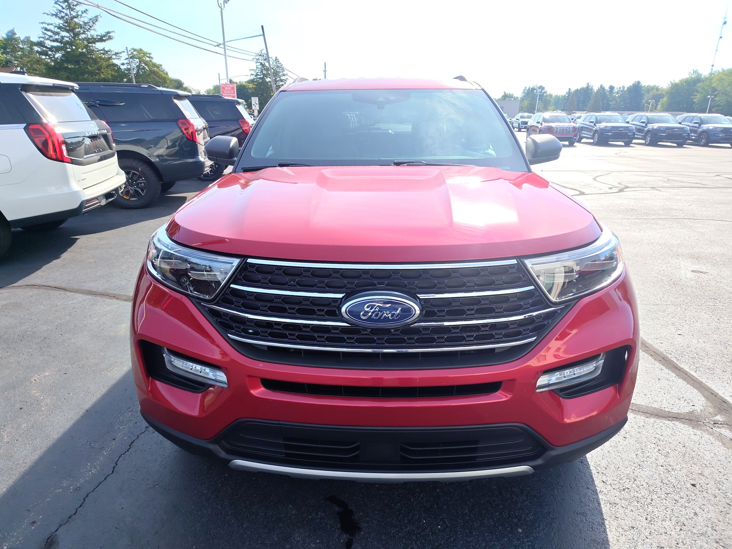 Used 2020 Ford Explorer XLT w/ Equipment Group 202A AWD/4WD image 3