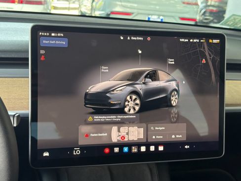 Used 2024 Tesla Model Y Long Range AWD/4WD image 25