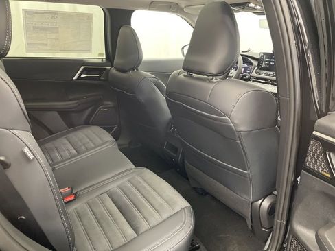 New 2025 Mitsubishi Outlander SE image 31