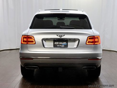 Used 2017 Bentley Bentayga image 8