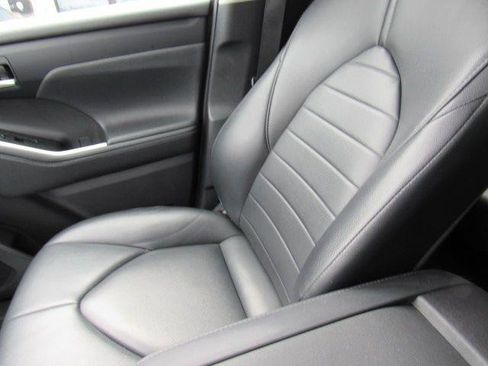 Used 2021 Toyota Highlander XLE AWD/4WD image 27