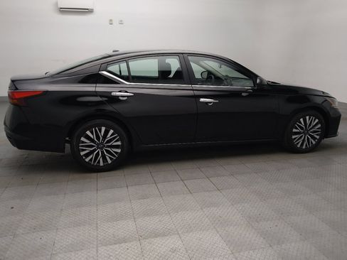 Used 2024 Nissan Altima 2.5 SV FWD image 10