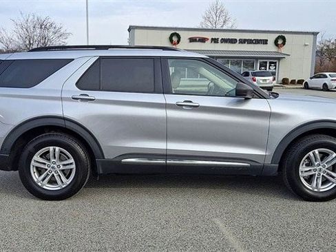 Certified 2021 Ford Explorer XLT w/ Equipment Group 202A image 9