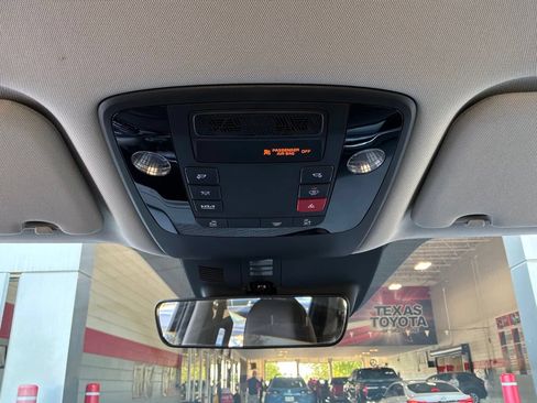 Used 2026 Kia Carnival FWD image 19