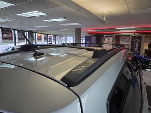 Used 2015 Chevrolet Traverse LT w/ Style and Technology Package FWD image 37