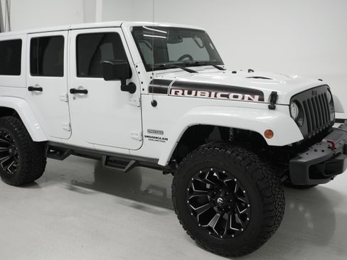 Used 2017 Jeep Wrangler Unlimited Rubicon image 3