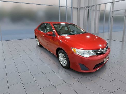 Used 2012 Toyota Camry LE image 2