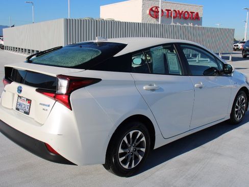 Used 2019 Toyota Prius XLE image 3
