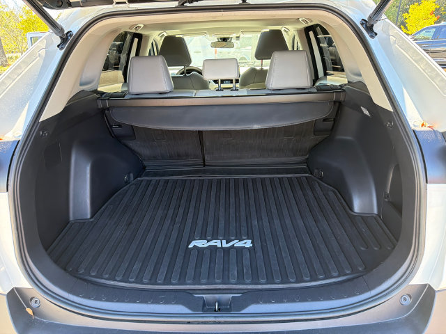 Used 2021 Toyota RAV4 XLE Premium AWD/4WD image 20