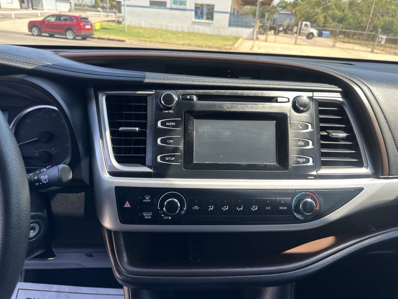 Used 2019 Toyota Highlander LE FWD image 20