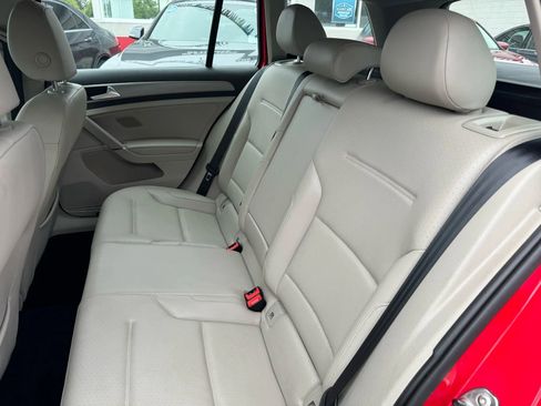 Used 2015 Volkswagen Golf SE image 12
