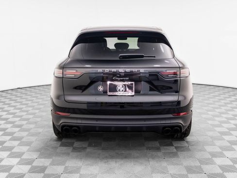 Certified 2023 Porsche Cayenne Platinum Edition image 10