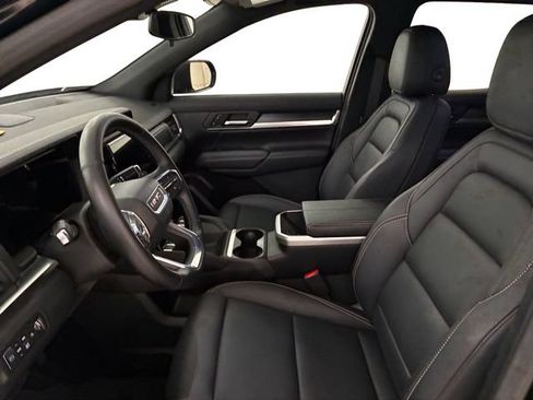 Certified 2025 GMC Terrain Elevation w/ Elevation Premium Package AWD/4WD image 12
