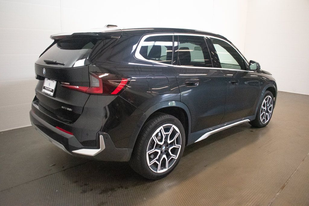 Used 2025 BMW X1 xDrive28i w/ Premium Package AWD/4WD image 4