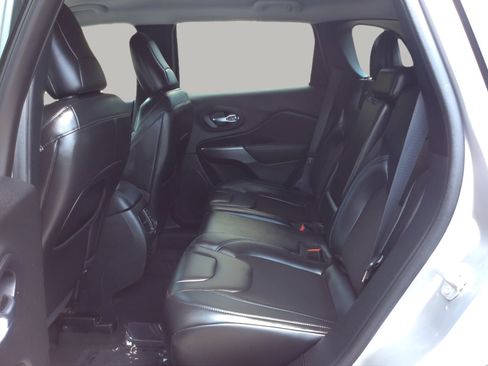 Used 2020 Jeep Cherokee Latitude Plus FWD image 16