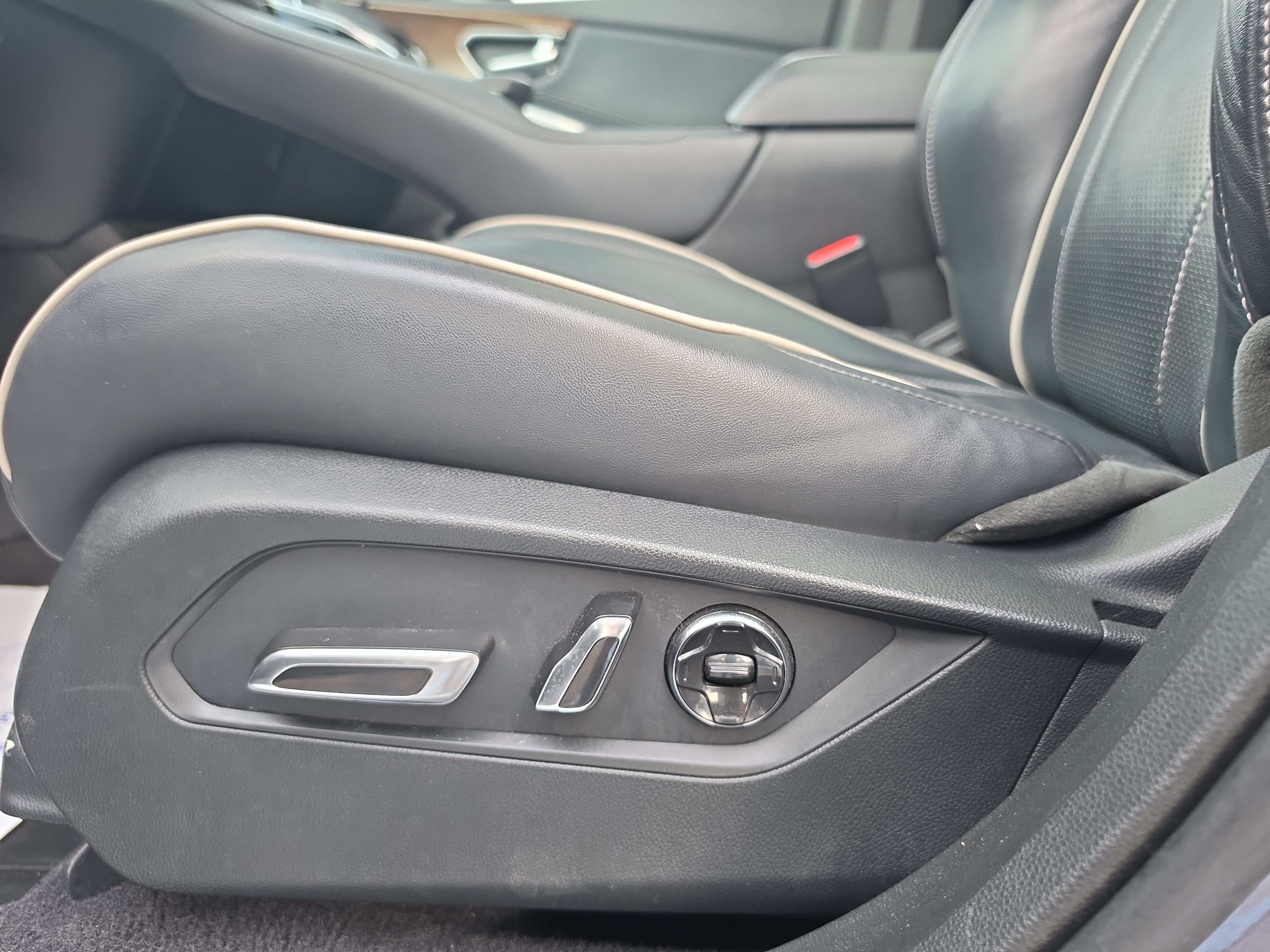 Used 2019 Acura RDX w/ Advance Package AWD/4WD image 13