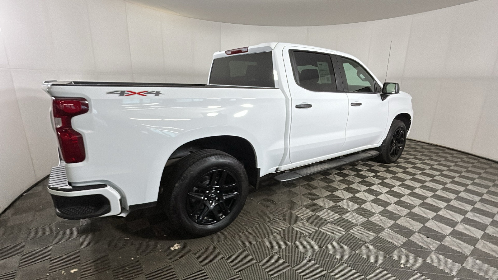 Used 2024 Chevrolet Silverado 1500 Custom AWD/4WD image 3