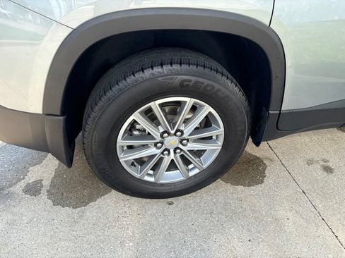 Used 2023 Chevrolet Traverse LT AWD/4WD image 9