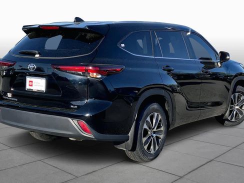 Used 2024 Toyota Highlander XLE image 13