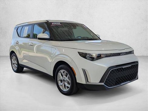Used 2025 Kia Soul LX w/ LX Technology Package FWD image 3
