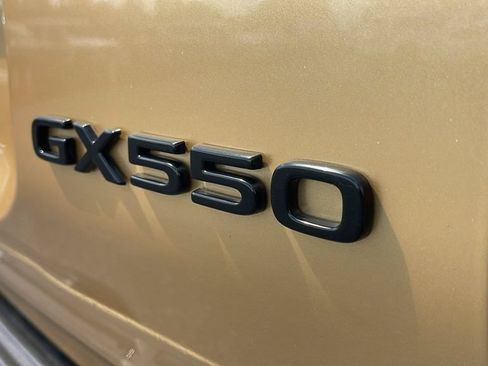 Used 2024 Lexus GX 550 AWD/4WD image 7