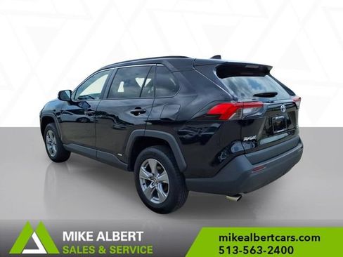 Used 2022 Toyota RAV4 XLE AWD/4WD image 5