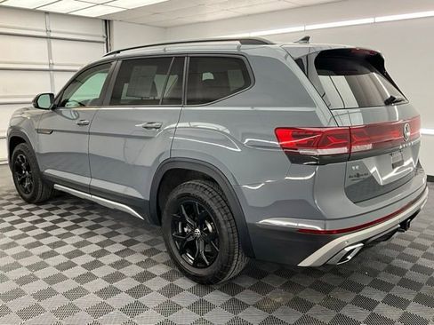 Used 2025 Volkswagen Atlas Peak Edition SE AWD/4WD image 21