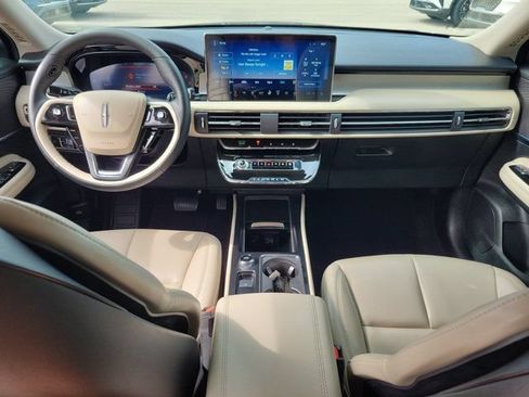 Certified 2025 Lincoln Corsair FWD image 18