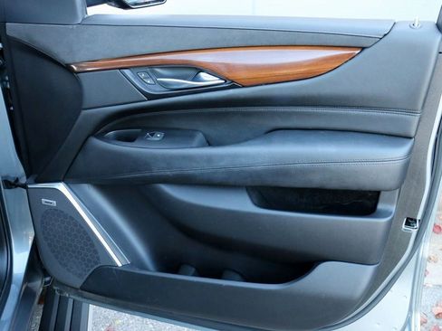 Used 2020 Cadillac Escalade ESV Premium Luxury image 43