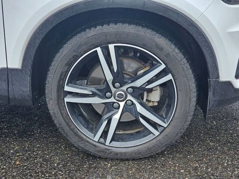 Used 2020 Volvo XC40 T5 R-Design image 9