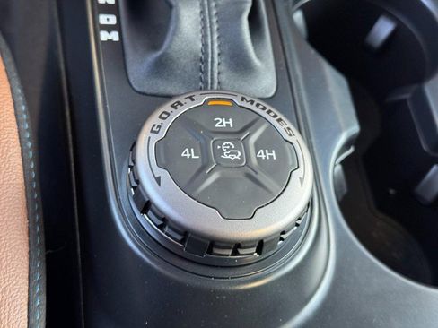 Used 2024 Ford Bronco Outer Banks image 23