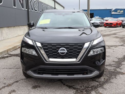Used 2023 Nissan Rogue SV image 2