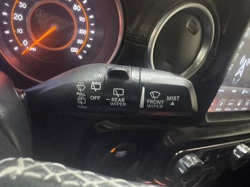 Used 2018 Jeep Wrangler Unlimited Sahara image 22