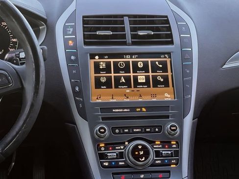 Used 2017 Lincoln MKZ Select w/ Technology Package image 18