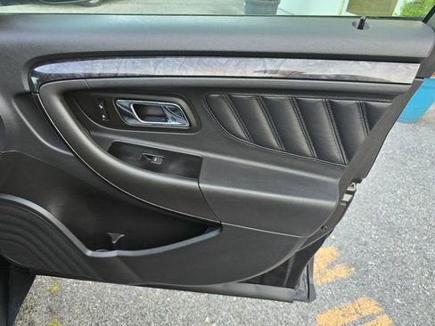 Used 2012 Ford Taurus Limited FWD image 19