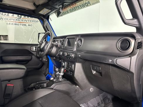 Used 2023 Jeep Gladiator Sport w/ Off Road Group AWD/4WD image 31
