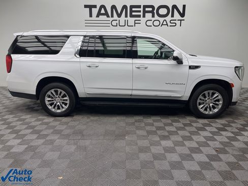 Used 2023 GMC Yukon XL SLT w/ SLT Luxury Package image 4