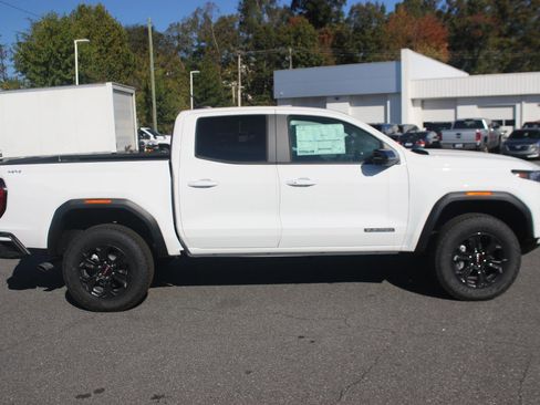 New 2025 GMC Canyon Elevation w/ Convenience Package image 8