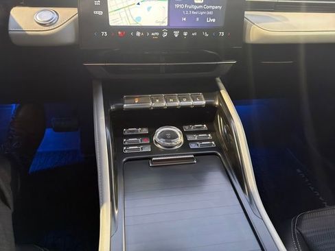 Used 2024 Lincoln Nautilus Reserve image 22