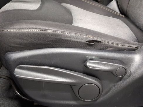 Used 2014 Jeep Cherokee Latitude w/ Cold Weather Group image 17