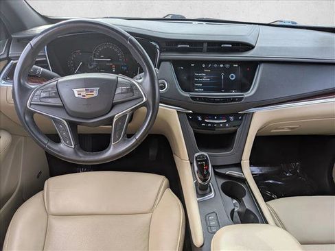 Used 2018 Cadillac XT5 Luxury w/ Driver Awareness Package image 15