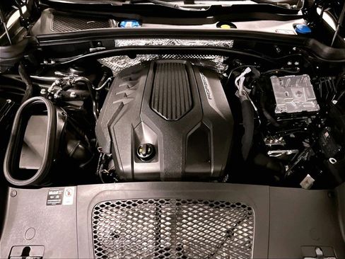 Used 2025 Porsche Macan image 15