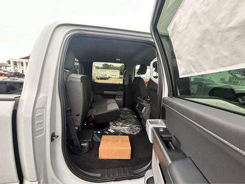 New 2026 Ford F250 XLT w/ XLT Premium Package AWD/4WD image 12
