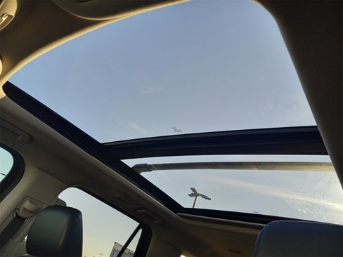 Used 2024 Ford Expedition XLT image 27