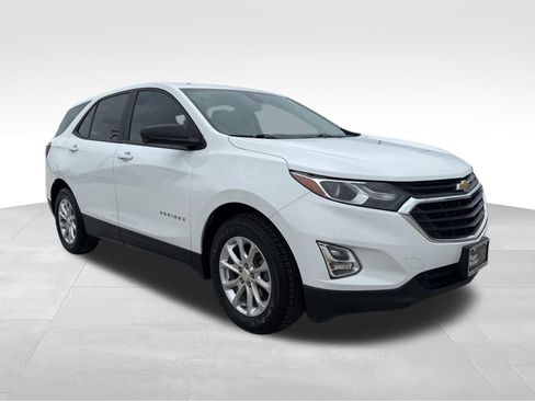 Used 2020 Chevrolet Equinox LS w/ LS Convenience Package FWD image 4