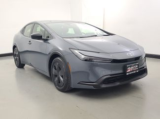 Used 2025 Toyota Prius LE video 2